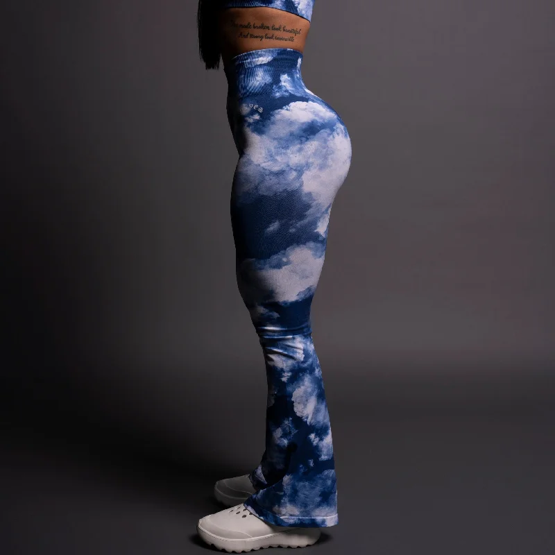 Our Stamp ""Everson Seamless"" Gracie Flare Scrunch Leggings in Blue Sky